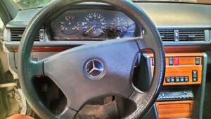 Immagine 3/4 di Mercedes-Benz 300 D (1991)
