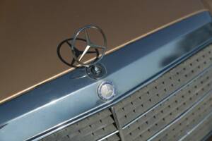 Bild 10/46 von Mercedes-Benz 300 CE (1988)