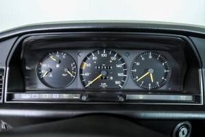 Image 34/50 of Mercedes-Benz 190 D (1986)