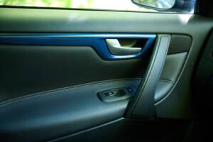 Image 48/50 of Volvo V 70 2.4 (2006)