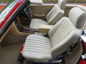 Image 16/22 of Mercedes-Benz 500 SL (1988)