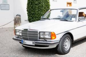 Bild 4/28 von Mercedes-Benz 230 C (1980)
