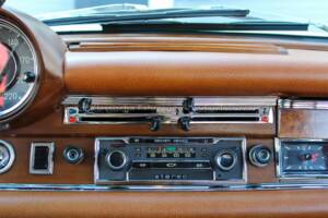 Image 23/32 of Mercedes-Benz 250 SE (1967)