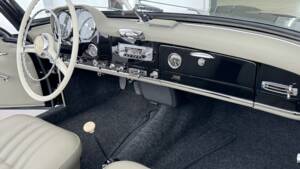 Image 44/51 of Mercedes-Benz 190 SL (1962)