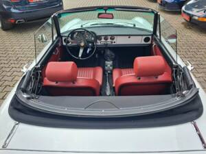 Image 16/20 of Alfa Romeo 1750 Spider Veloce (1969)