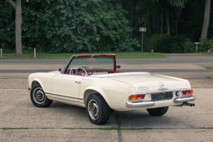 Image 13/60 of Mercedes-Benz 230 SL (1967)