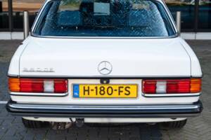Image 57/62 of Mercedes-Benz 280 CE (1982)