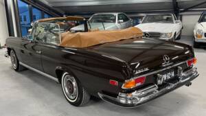 Image 21/26 de Mercedes-Benz 280 SE (1970)