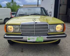 Bild 2/49 von Mercedes-Benz 200 (1979)