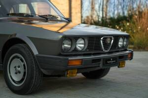 Image 17/50 of Alfa Romeo Alfetta Quadrifoglio Oro (1984)