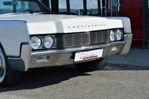 Image 17/50 of Lincoln Continental Convertible (1967)