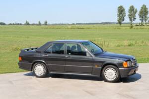 Immagine 3/50 di Mercedes-Benz 190 E 2.3-16 (1986)
