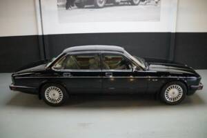 Image 30/47 of Jaguar XJ12 6.0 (1994)