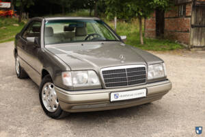 Bild 3/74 von Mercedes-Benz E 320 (1994)