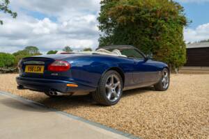 Image 45/50 of Jaguar XKR (2000)