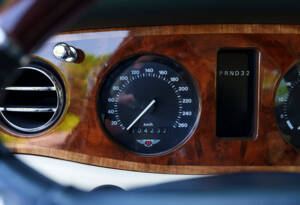 Image 14/26 of Bentley Continental R (1994)