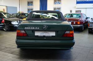 Image 11/38 of Mercedes-Benz 300 CE-24 (1992)