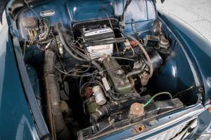 Image 36/50 of Morris Minor 1000 Traveller (1968)