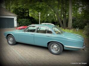 Bild 27/28 von Jaguar XJ 6 4.2 (1974)