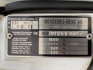 Image 38/57 of Mercedes-Benz 190 D 2.5 (1992)