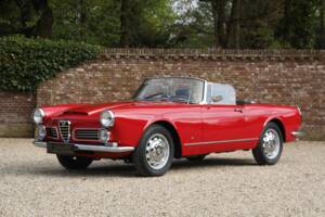 Image 19/50 of Alfa Romeo 2600 Spider (1962)