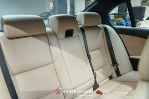 Image 20/25 of BMW M5 (2005)