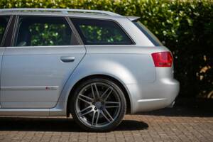 Image 15/50 de Audi RS4 Avant (2006)