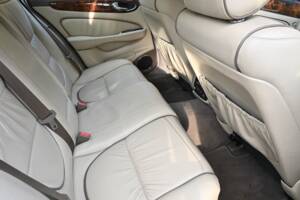 Image 34/50 of Jaguar XJ 8 4.2 (2006)