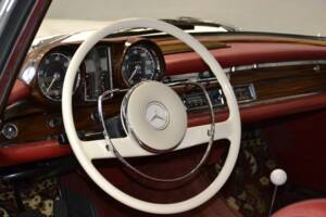 Image 36/61 de Mercedes-Benz 250 SE (1966)