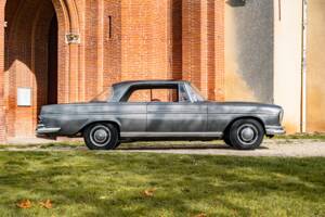 Image 6/86 of Mercedes-Benz 300 SE (1965)