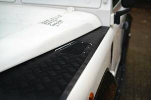 Image 22/41 of Land Rover Defender 90 "50th Anniversary" (1999)