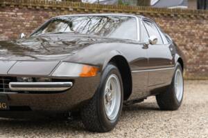 Image 35/50 de Ferrari 365 GTB/4 Daytona (1974)