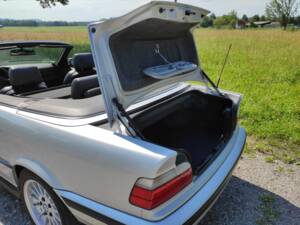 Bild 15/18 von BMW 320i (1998)