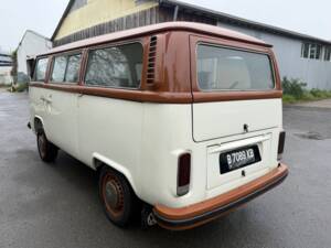 Bild 3/18 von Volkswagen T2b Kleinbus (1979)