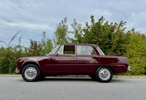 Image 4/24 of Alfa Romeo Giulia 1300 Super (1972)