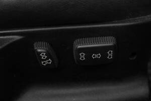 Image 22/36 of BMW 750iL (1989)