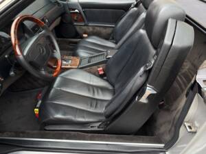 Image 9/28 of Mercedes-Benz SL 320 (1995)