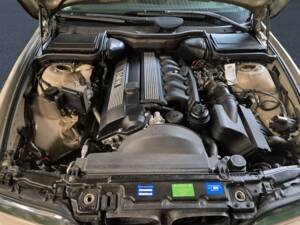 Image 8/13 of BMW 528i (1997)