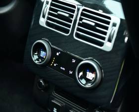 Image 45/50 of Land Rover Range Rover Vogue SDV8 (2019)