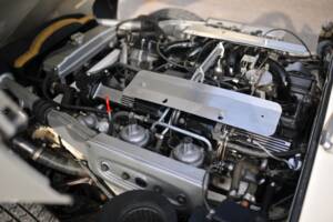 Image 19/39 of Jaguar E-Type V12 (1972)