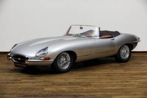 Image 1/27 of Jaguar E-Type 4.2 (1966)