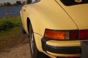 Image 21/77 de Porsche 911 2.7 S (1974)