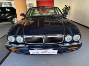 Image 2/15 de Jaguar XJ 8 Executive (1998)