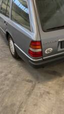Bild 3/81 von Mercedes-Benz 250 TD (1992)
