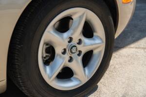 Image 21/91 de Jaguar XK8 4.0 (2000)