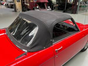 Image 30/39 of Peugeot 204 Convertible (1968)