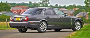 Image 12/50 de Jaguar XJ 8 4.2 (2009)