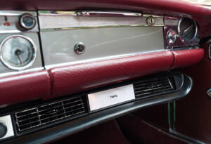 Image 18/21 de Mercedes-Benz 280 SL (1970)