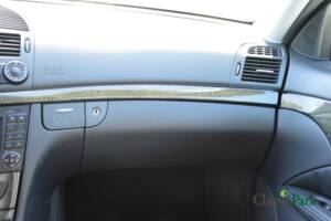 Image 43/50 of Mercedes-Benz E 500 T (2004)