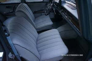 Image 15/24 of Mercedes-Benz 220 S b (1965)